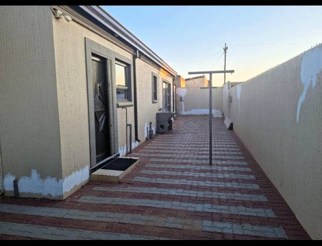 2 BEDROOM HOUSE FOR SALE IN SEBOKENG ZONE 11